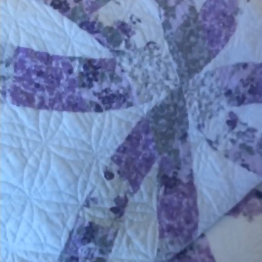MARTHA STEWART FLORAL Quilt with   matching Shams🪻💐 - Picture 7 of 7